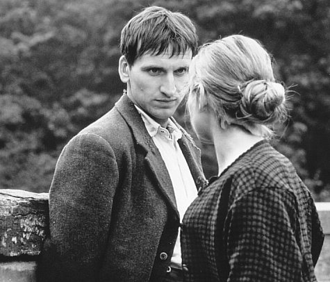 Still of Kate Winslet and Christopher Eccleston in Jude (1996)