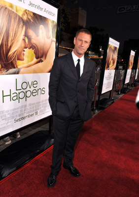 Aaron Eckhart at event of Love Happens (2009)