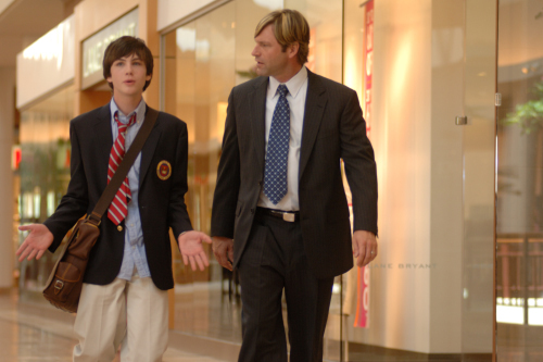 Still of Aaron Eckhart and Logan Lerman in Bill (2007)