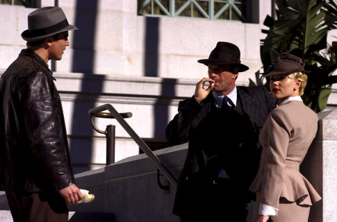 Still of Aaron Eckhart, Josh Hartnett and Scarlett Johansson in The Black Dahlia (2006)