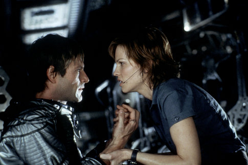 Still of Aaron Eckhart and Hilary Swank in The Core (2003)