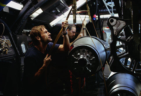 Still of Aaron Eckhart and Stanley Tucci in The Core (2003)