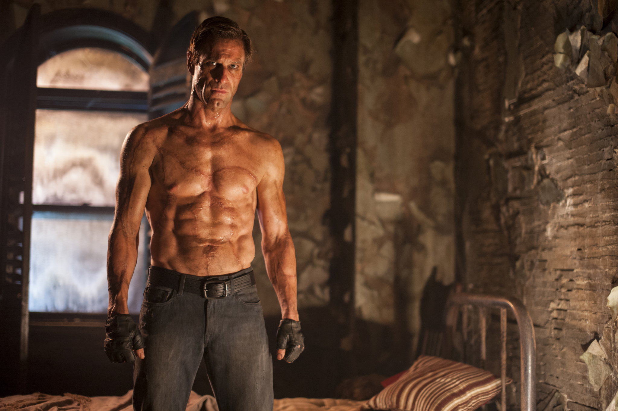 Still of Aaron Eckhart in As, Frankensteinas (2014)