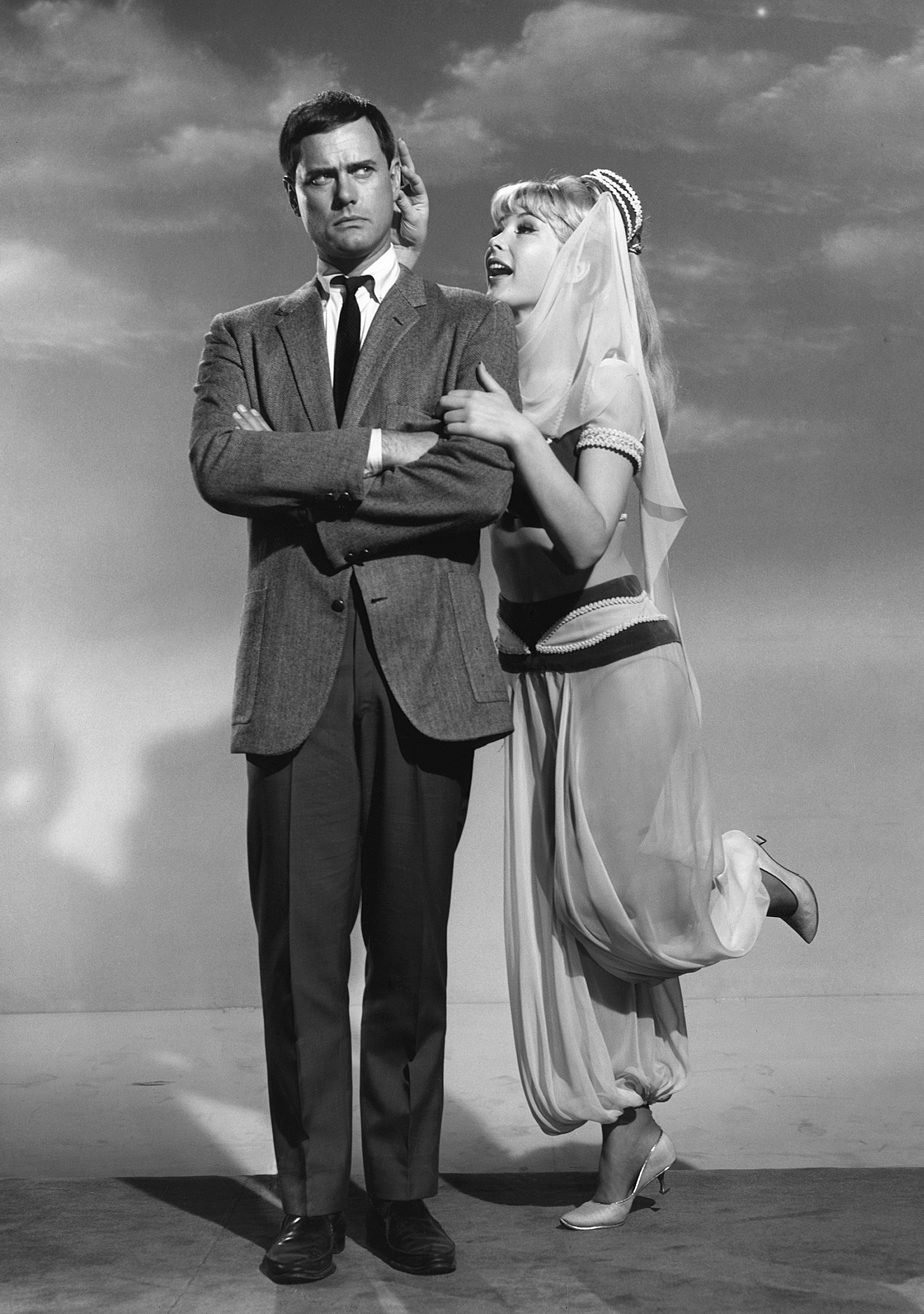 Still of Barbara Eden and Larry Hagman in Mano svajoniu Dzine (1965)