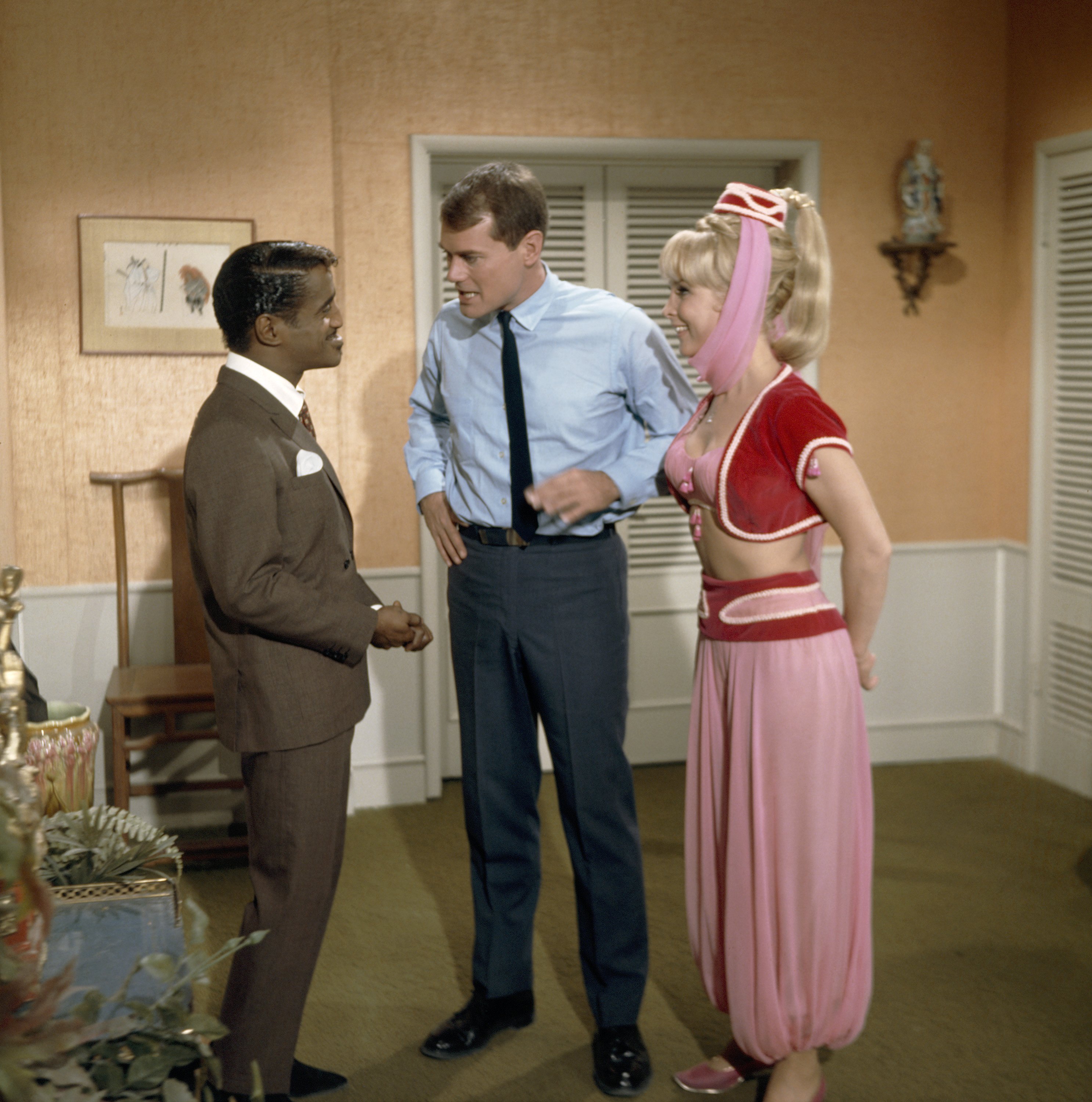 Still of Barbara Eden, Larry Hagman and Sammy Davis Jr. in Mano svajoniu Dzine (1965)