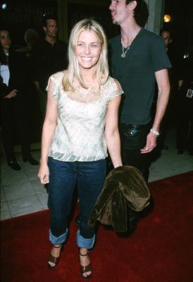 Nicole Eggert at event of Goodbye Lover (1998)