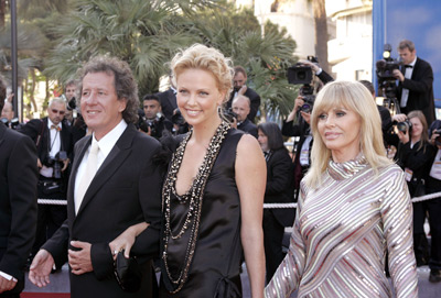 Charlize Theron, Britt Ekland and Geoffrey Rush at event of The Life and Death of Peter Sellers (2004)