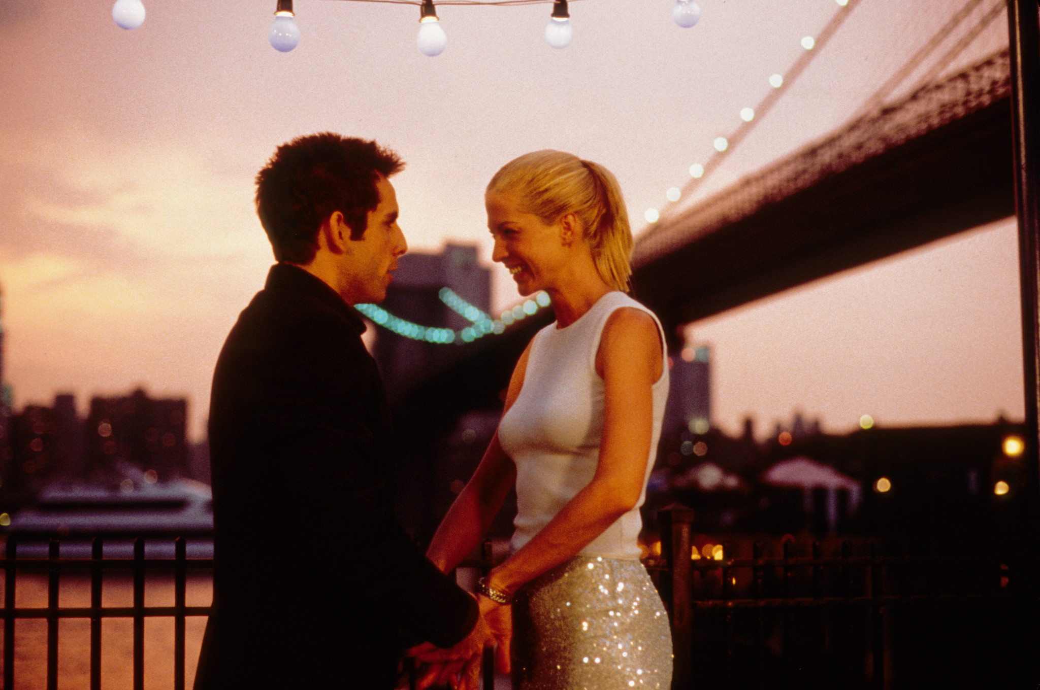 Still of Jenna Elfman and Ben Stiller in Keeping the Faith (2000)