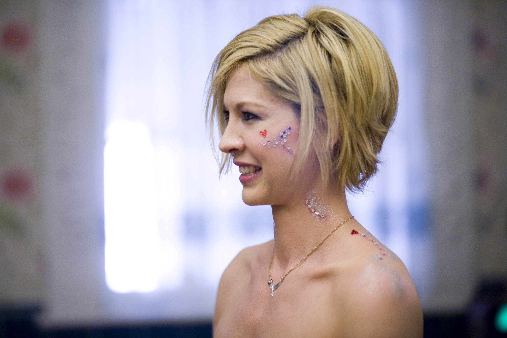 Still of Jenna Elfman in Love Hurts (2009)