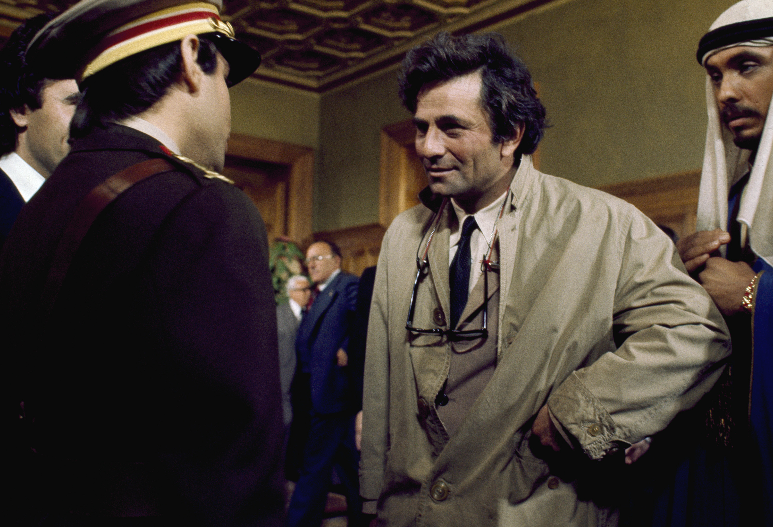 Still of Peter Falk and Hector Elizondo in Columbo (1971)