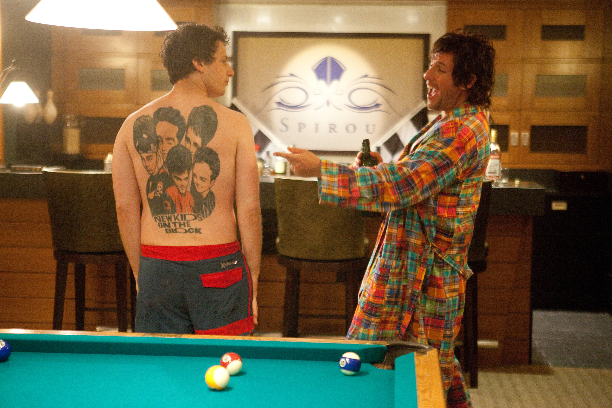 Still of Adam Sandler and Andy Samberg in Pakvaises tetis (2012)