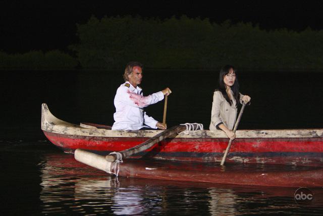 Still of Jeff Fahey and Yunjin Kim in Dinge (2004)