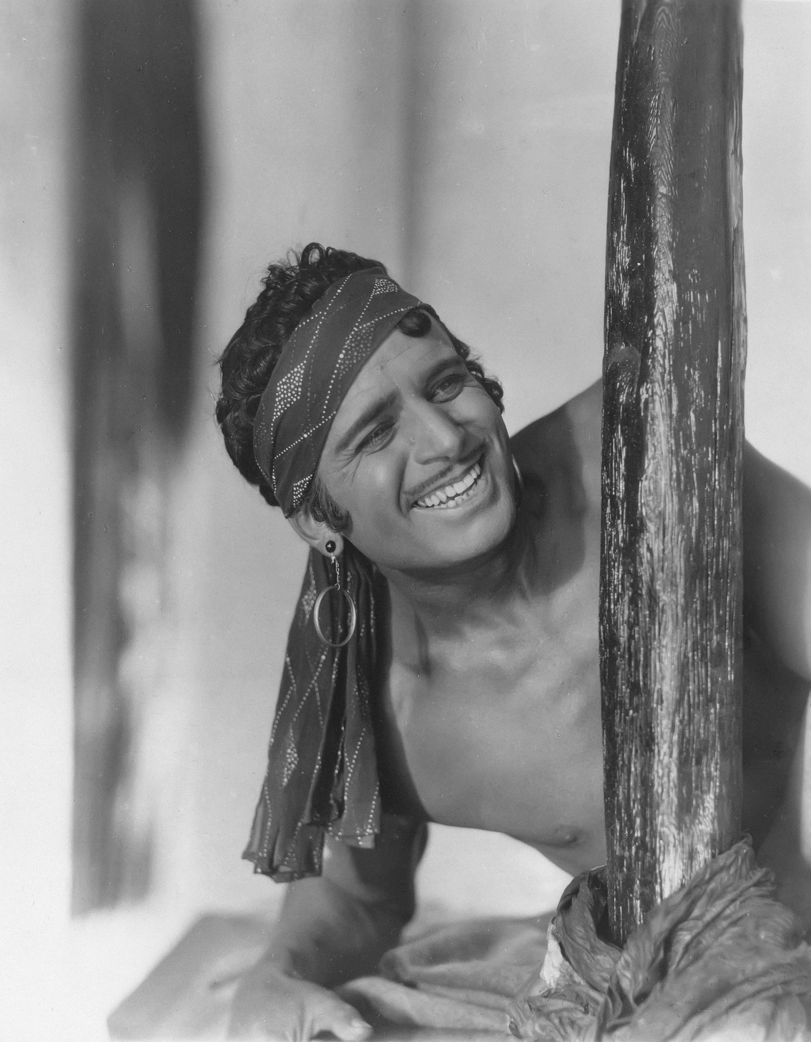 Still of Douglas Fairbanks in The Thief of Bagdad (1924)