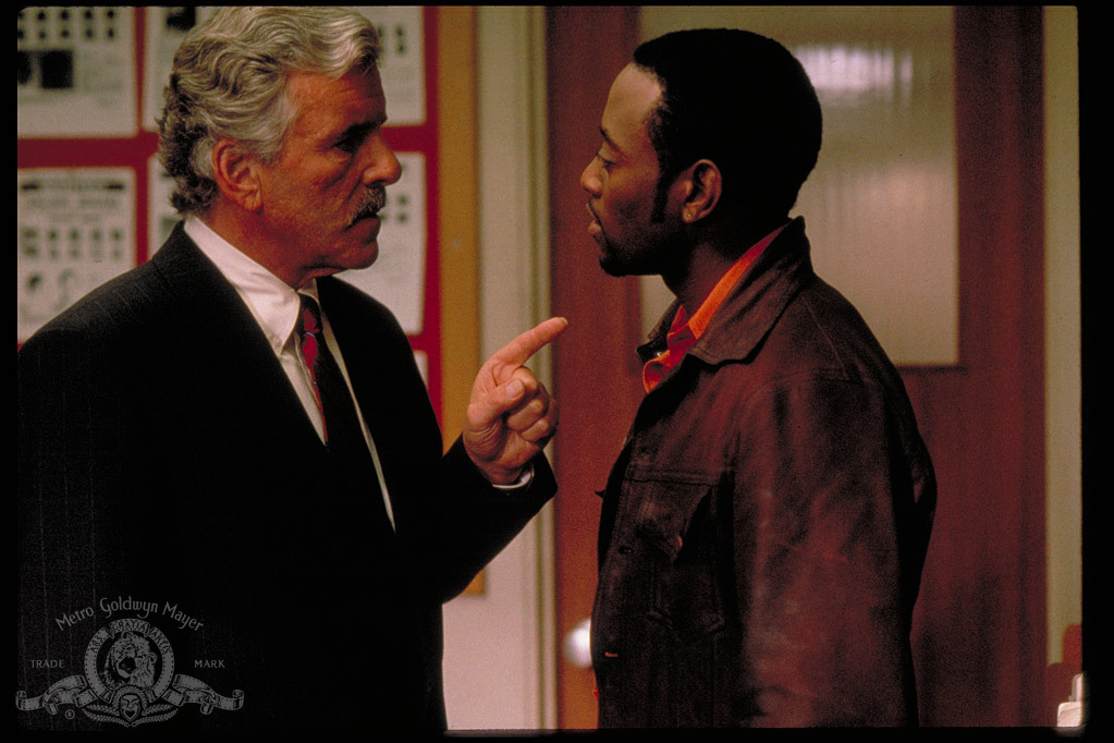 Still of Dennis Farina and Omar Epps in The Mod Squad (1999)