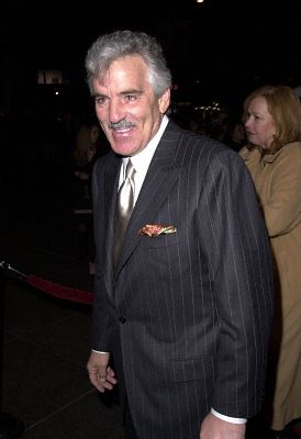 Dennis Farina at event of Snatch. (2000)