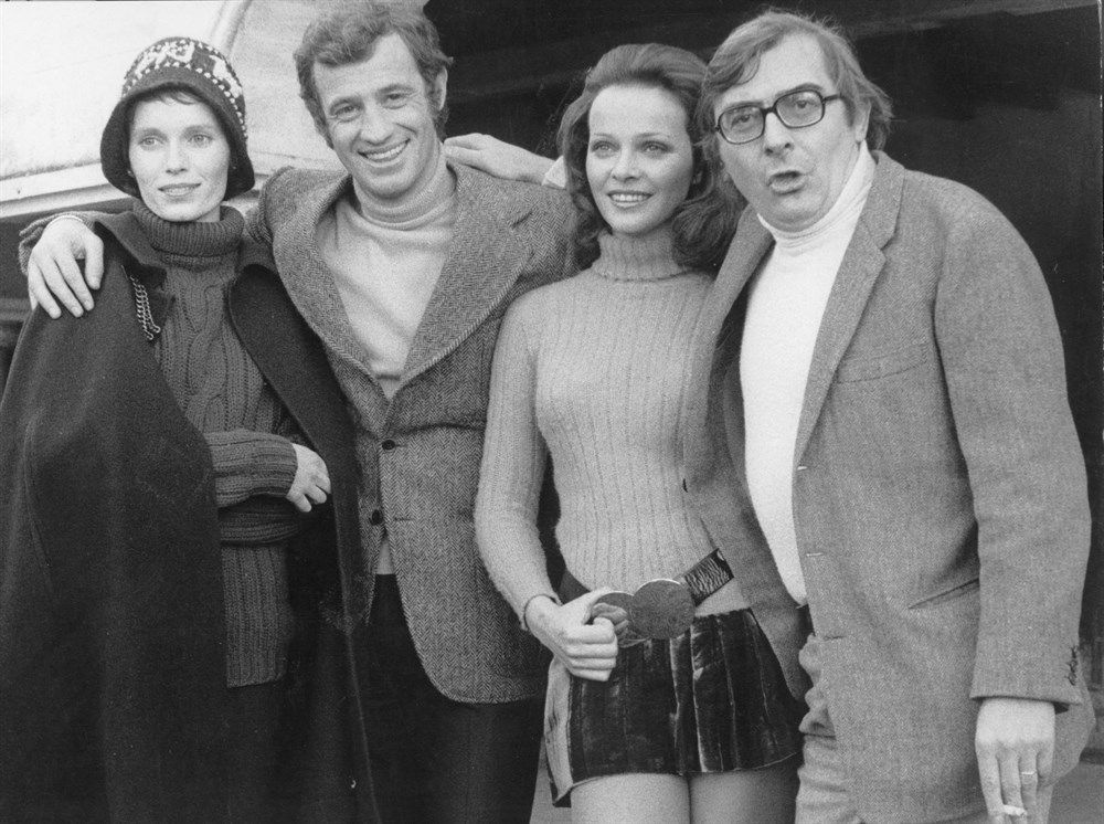 Still of Laura Antonelli, Jean-Paul Belmondo, Claude Chabrol and Mia Farrow in Docteur Popaul (1972)