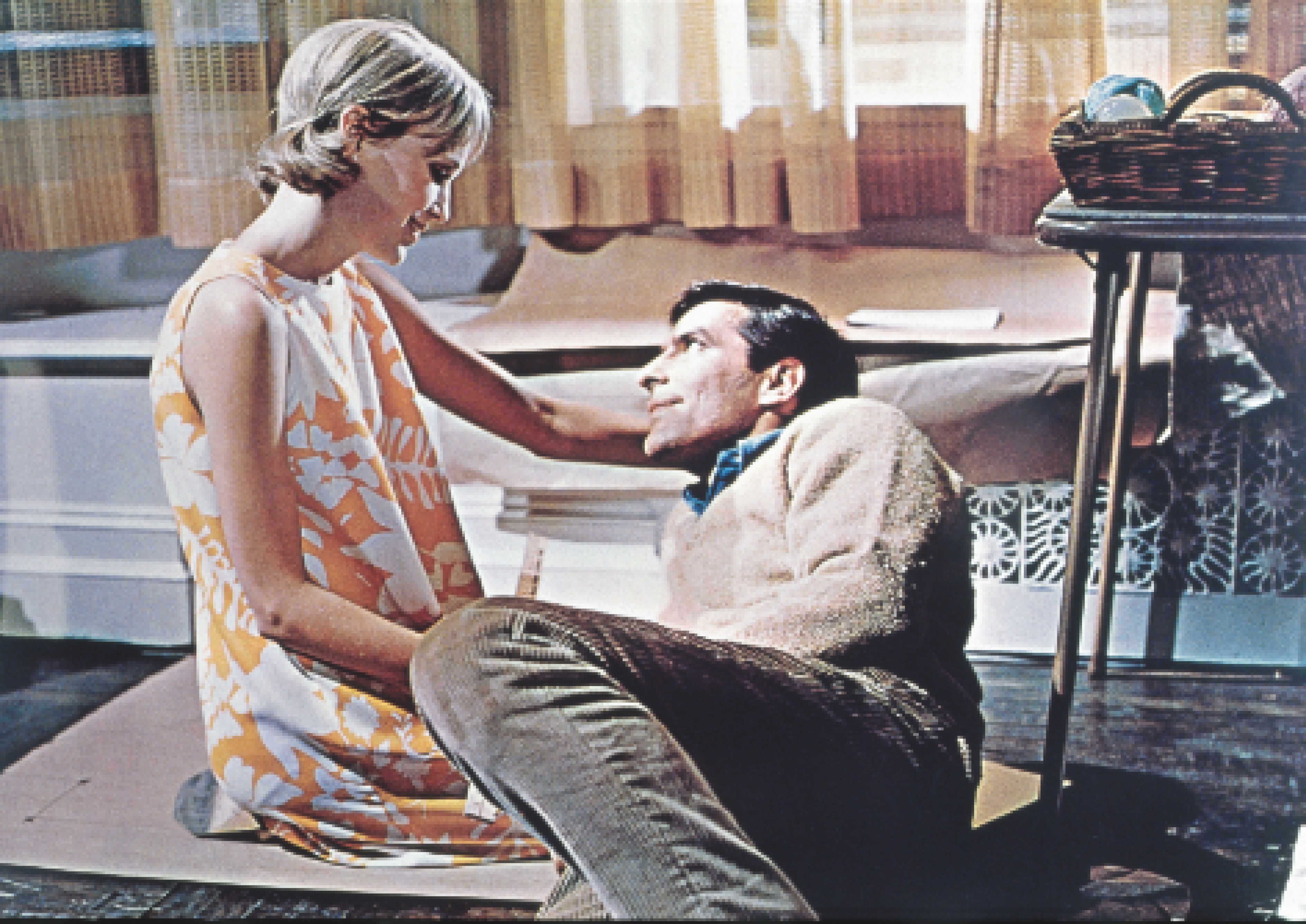 Still of John Cassavetes and Mia Farrow in Rosemary's Baby (1968)