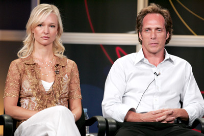 William Fichtner and Kari Matchett at event of Invasion (2005)