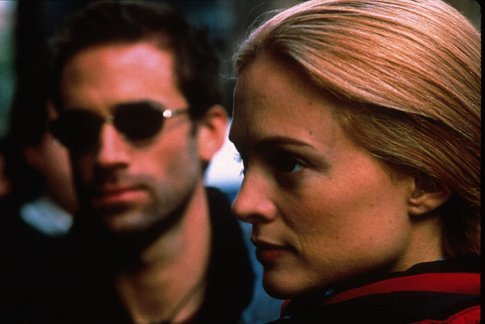 Still of Joseph Fiennes and Heather Graham in Killing Me Softly (2002)