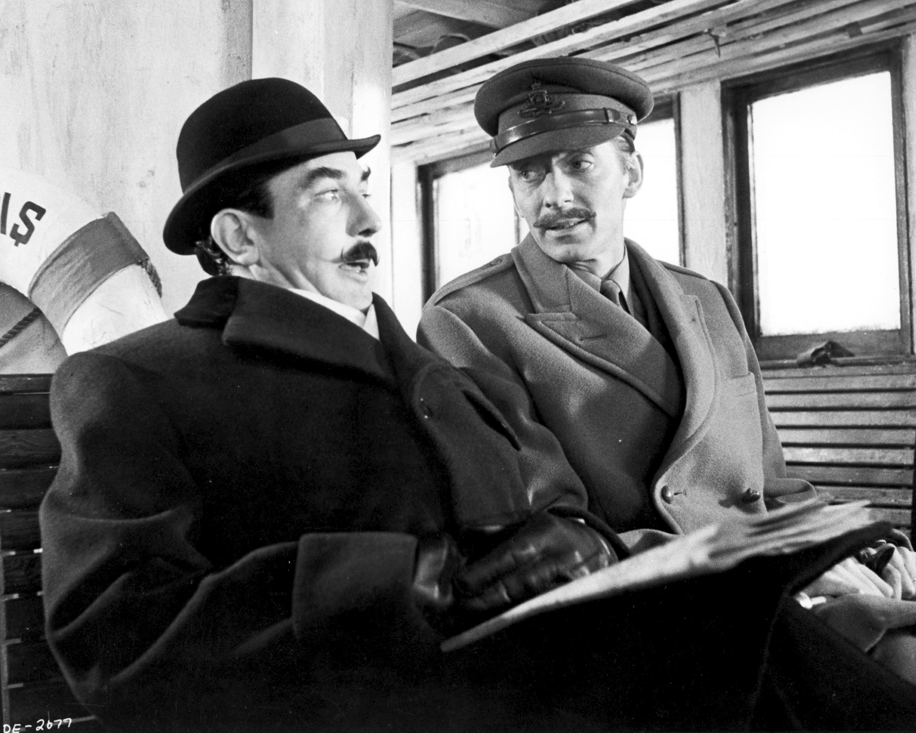 Still of Albert Finney and Jeremy Lloyd in Murder on the Orient Express (1974)