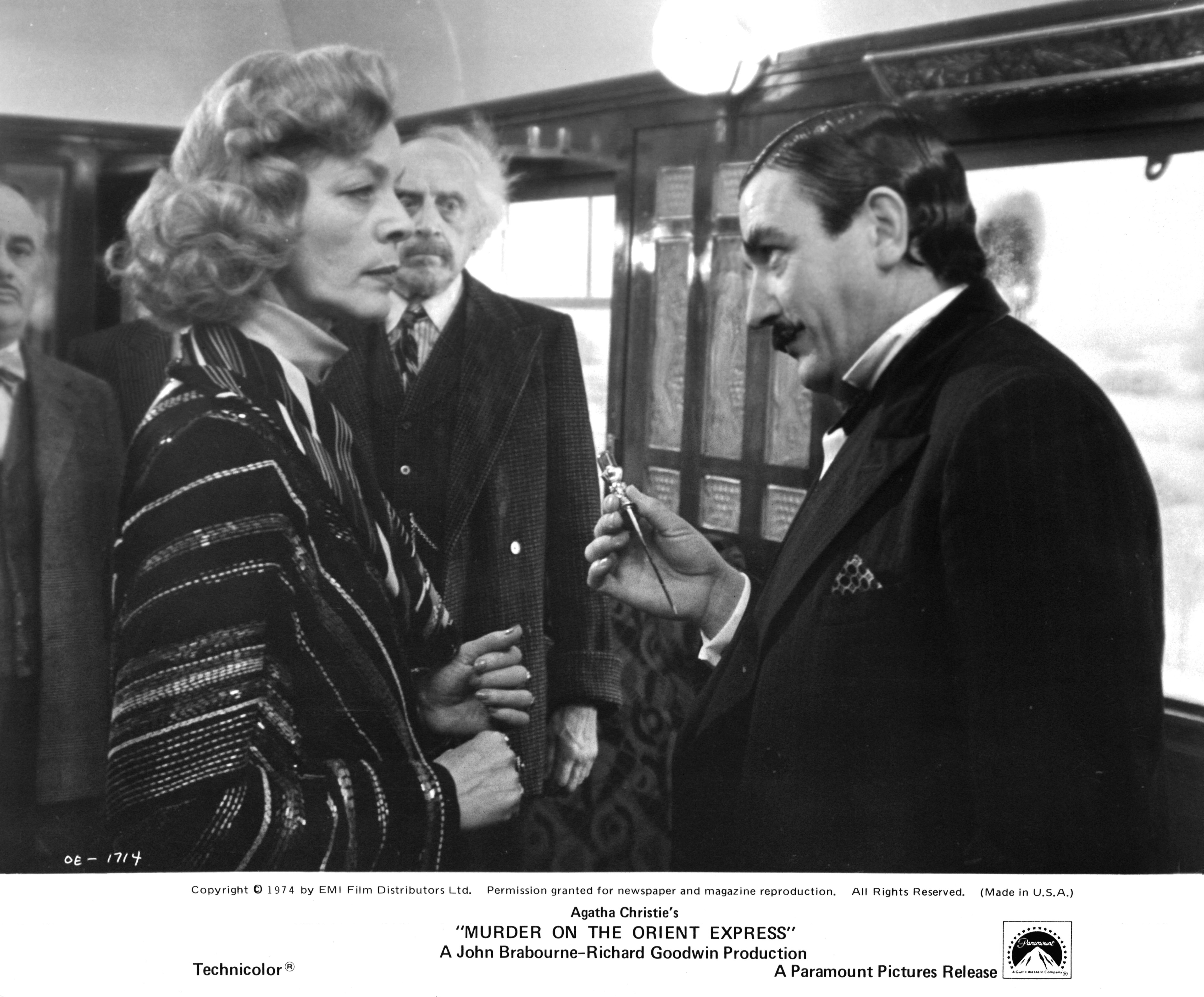 Still of Lauren Bacall and Albert Finney in Murder on the Orient Express (1974)