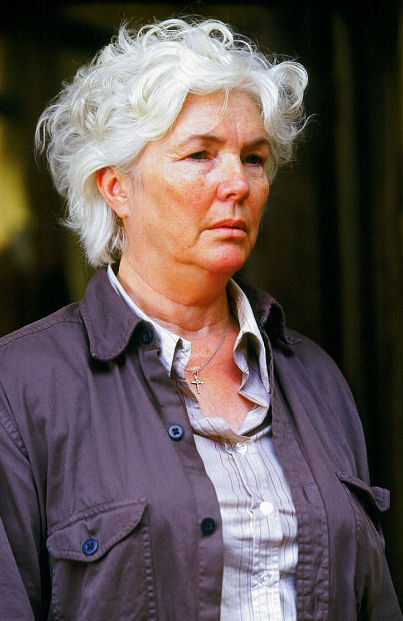 Still of Fionnula Flanagan in Tears of the Sun (2003)