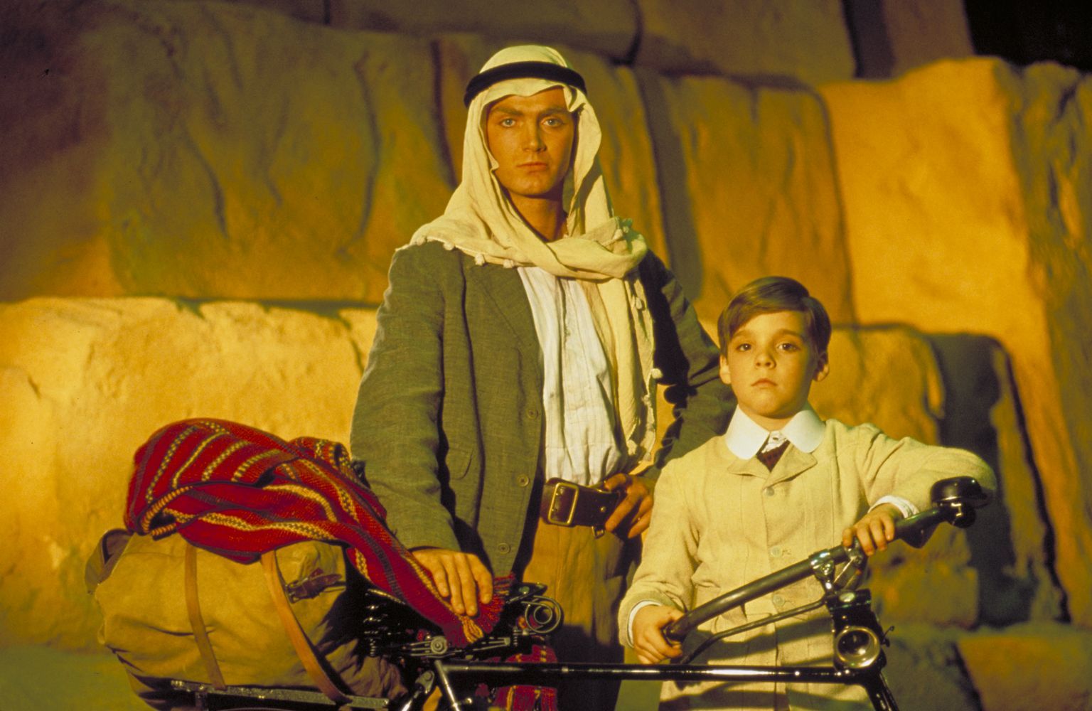 Still of Sean Patrick Flanery and Corey Carrier in The Young Indiana Jones Chronicles (1992)