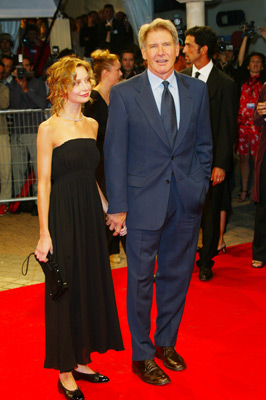 Harrison Ford and Calista Flockhart at event of K-19: The Widowmaker (2002)