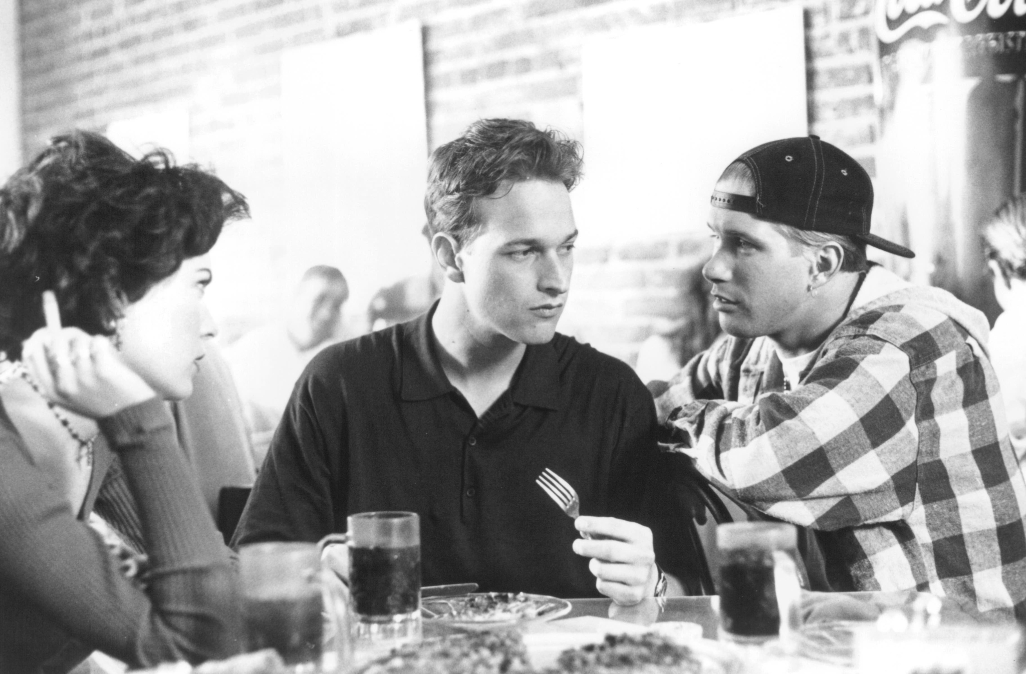 Still of Stephen Baldwin, Josh Charles and Lara Flynn Boyle in Threesome (1994)