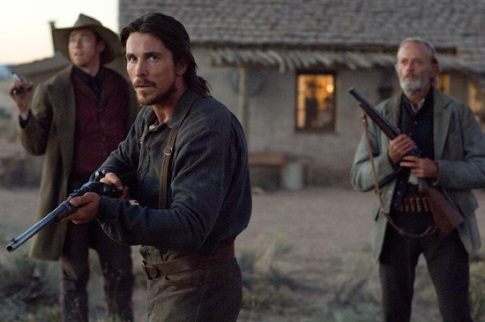 Still of Christian Bale and Peter Fonda in Traukinys i Juma (2007)