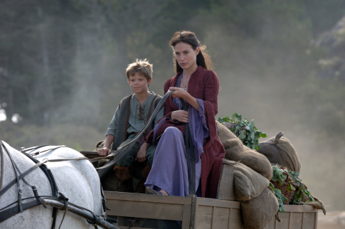Still of Claire Forlani and Colin Ford in In the Name of the King: A Dungeon Siege Tale (2007)