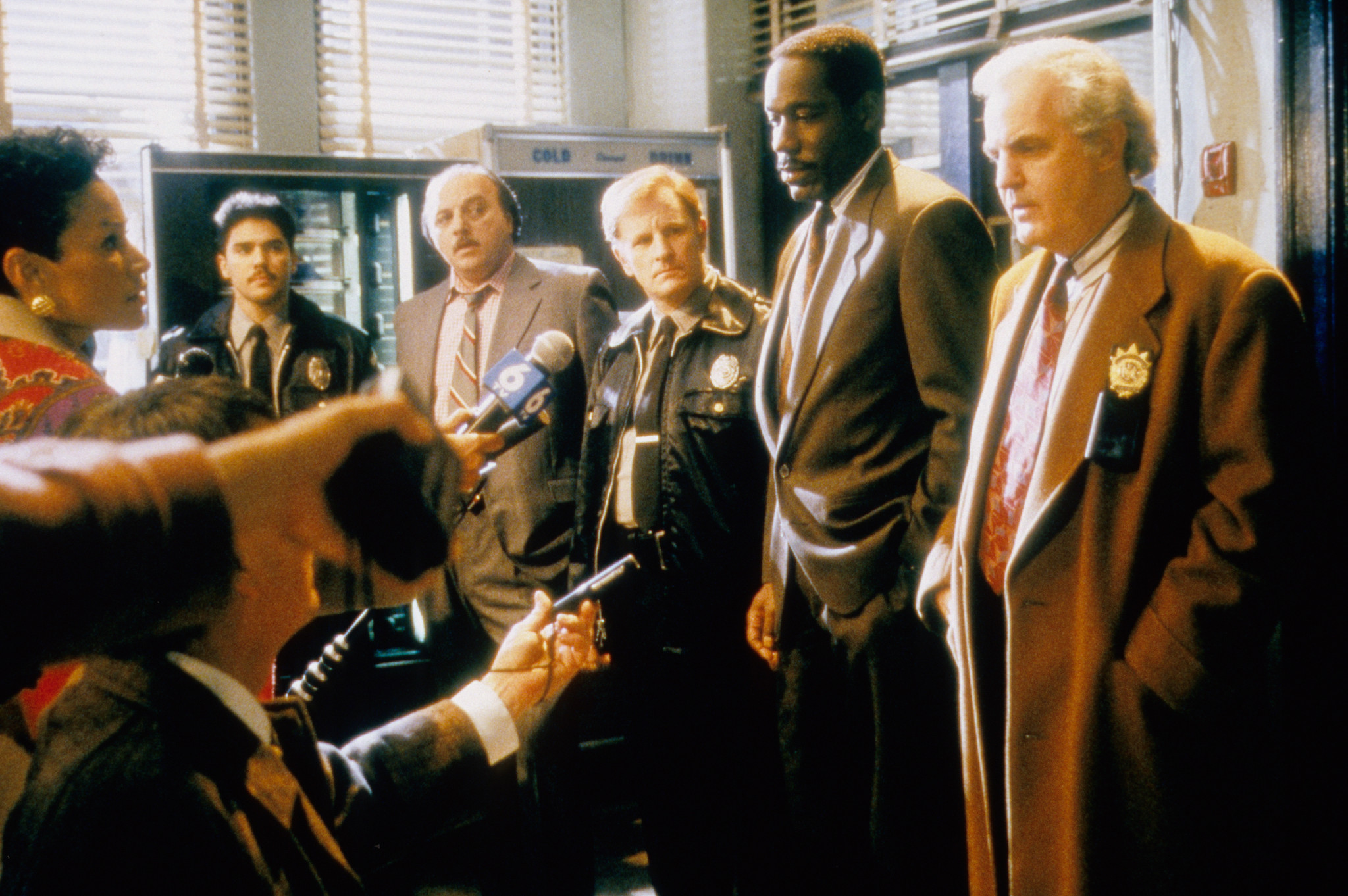 Still of Dennis Franz, James McDaniel and Nicholas Turturro in NYPD Blue (1993)
