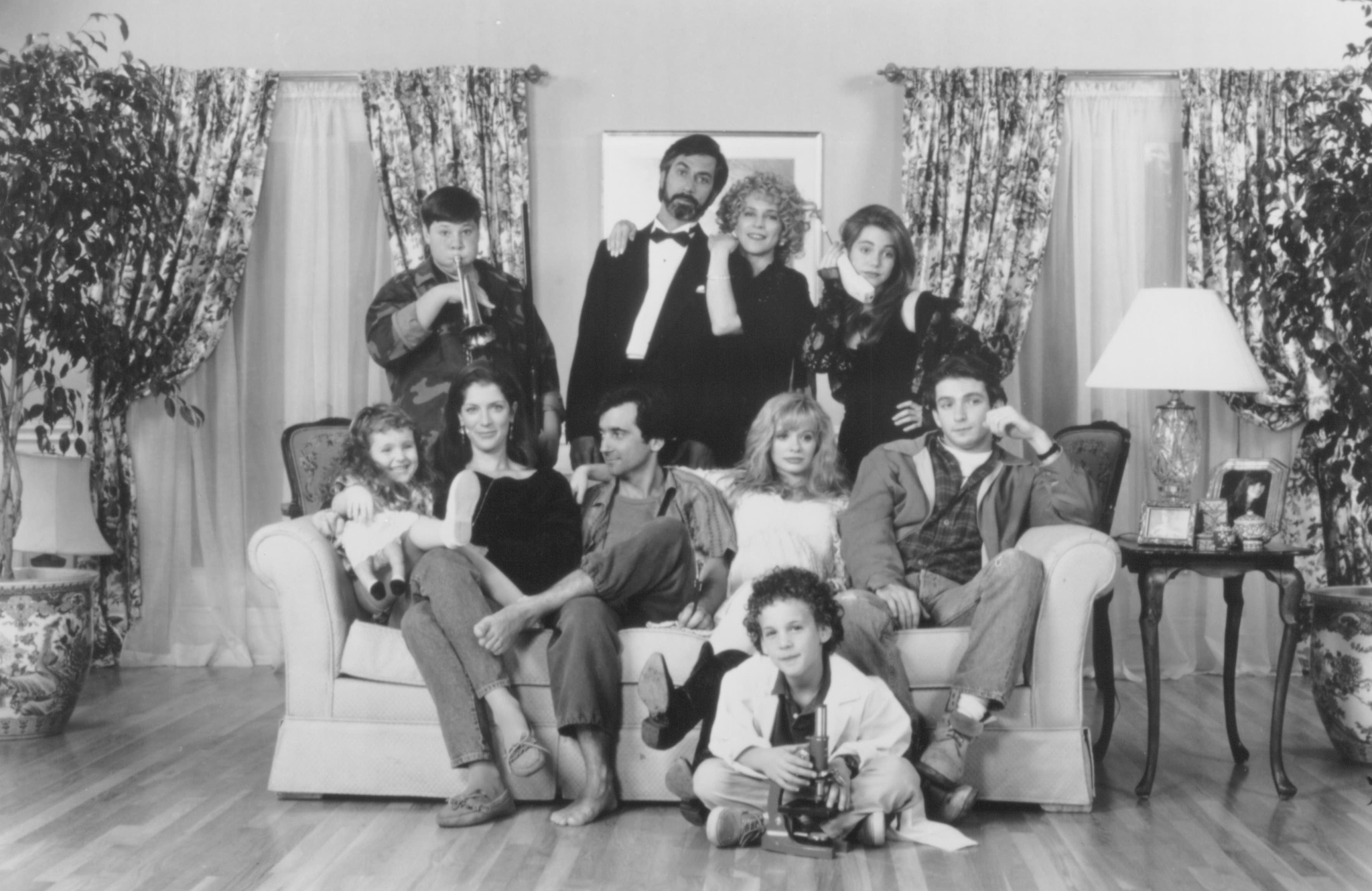 Still of David Strathairn, Griffin Dunne, Dan Futterman, Ben Savage, Patricia Kalember, Jessica Seely, Adrienne Shelly, Margaret Whitton and Hillary Wolf in Big Girls Don't Cry... They Get Even (1992)