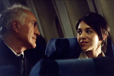 Still of Terence Stamp and Charlotte Gainsbourg in Ma femme est une actrice (2001)