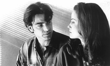 Still of Peter Gallagher and Alison Elliott in Underneath (1995)