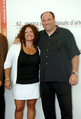James Gandolfini and Aida Turturro at event of Romance & Cigarettes (2005)