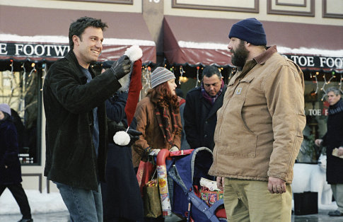 Still of Ben Affleck and James Gandolfini in Surviving Christmas (2004)