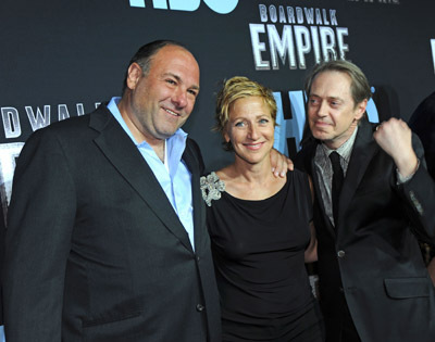 Steve Buscemi, James Gandolfini and Edie Falco at event of Sausas istatymas: mafijos gimimas (2010)