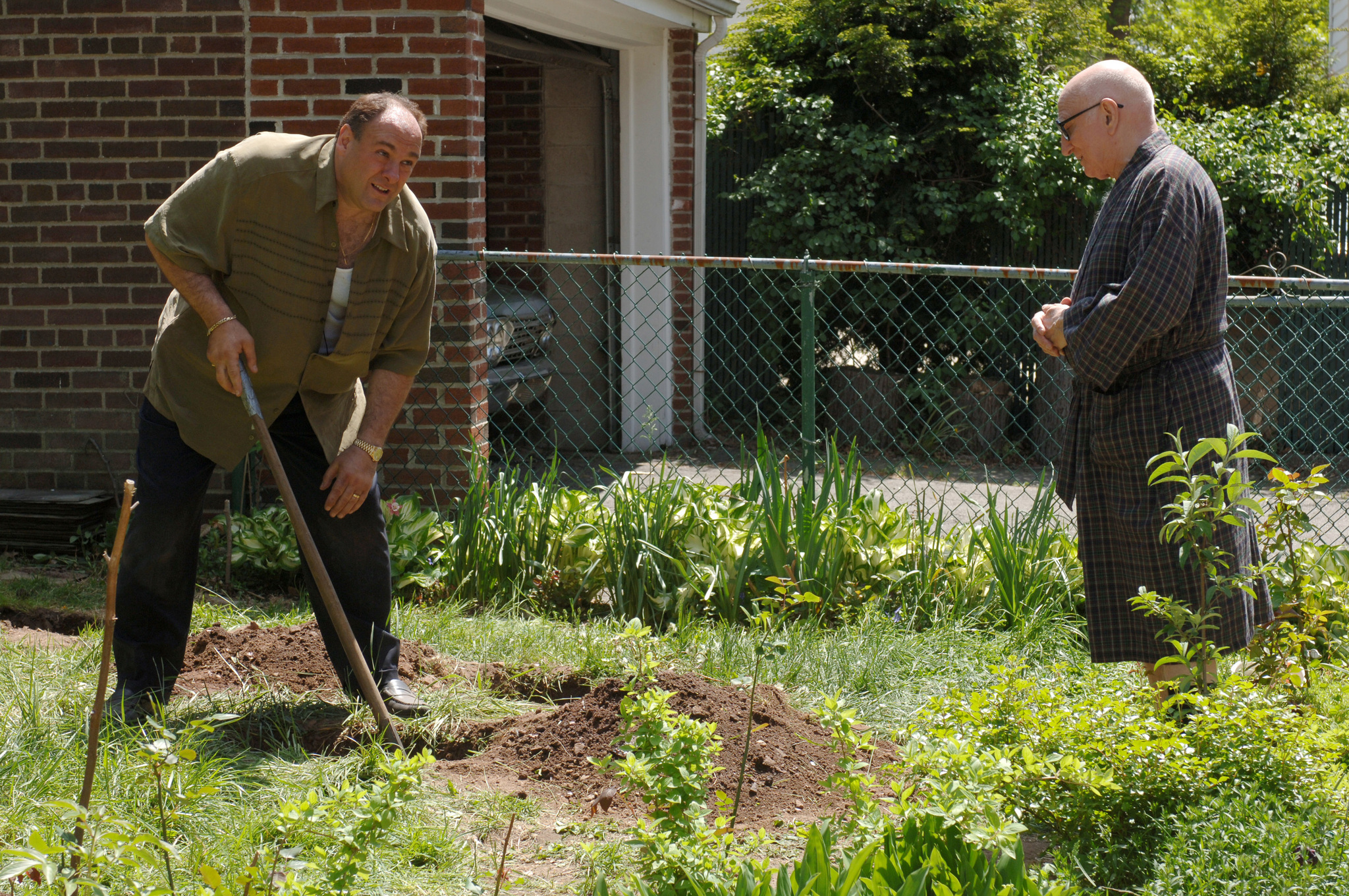 Still of James Gandolfini and Dominic Chianese in Sopranai (1999)