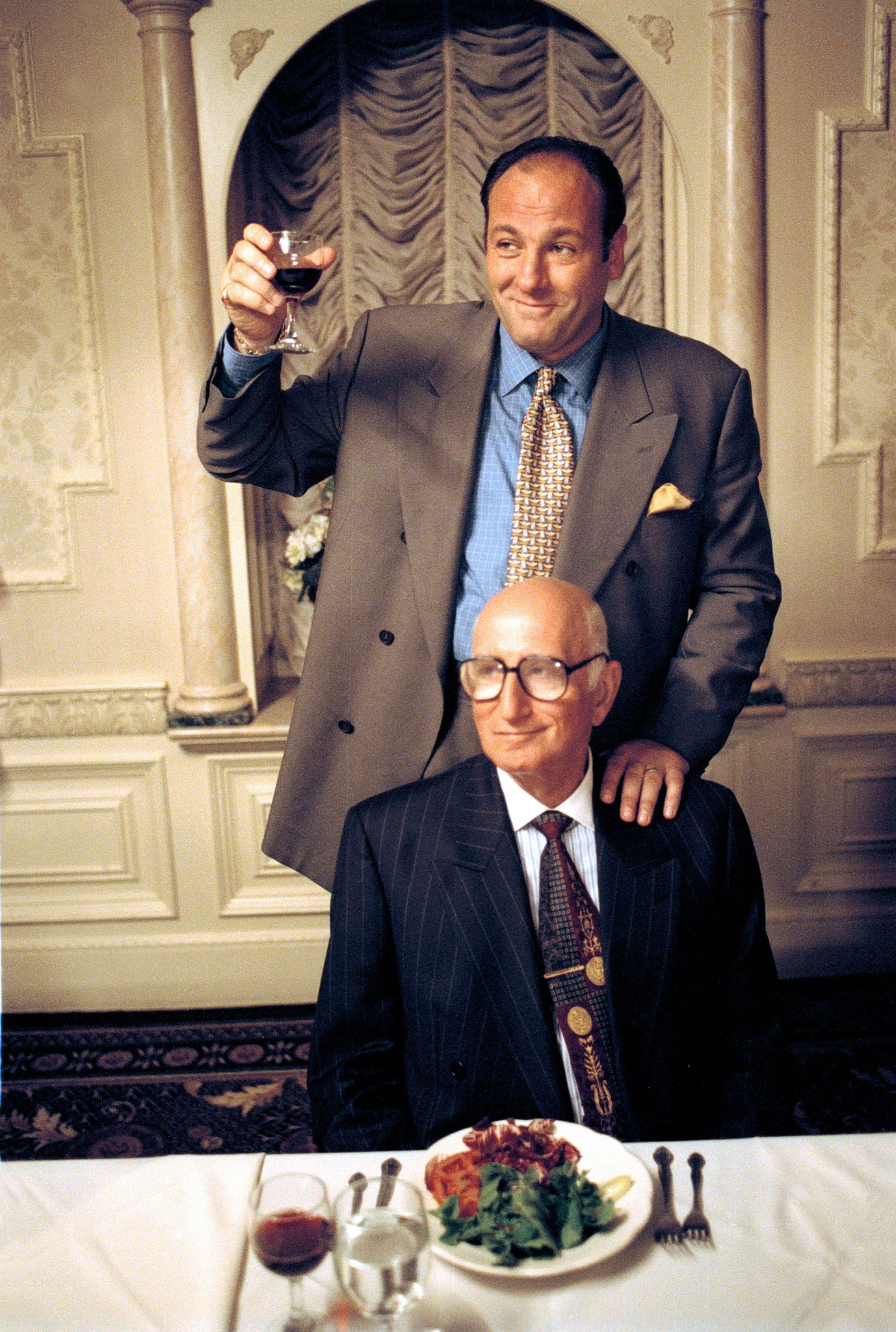 Still of James Gandolfini and Dominic Chianese in Sopranai (1999)