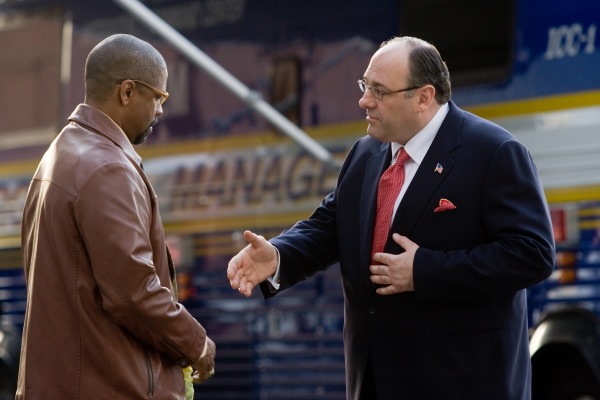 Still of Denzel Washington and James Gandolfini in Metro uzgrobimas (2009)