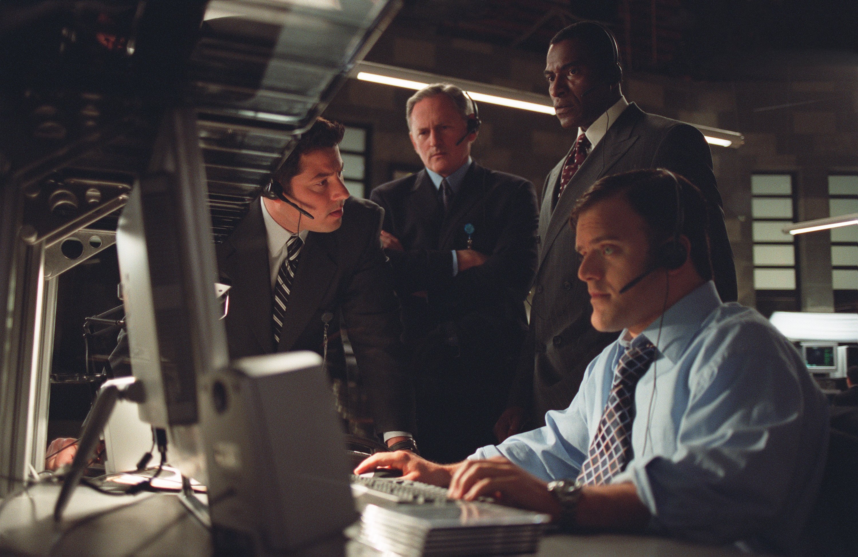 Still of Victor Garber, Greg Grunberg, Carl Lumbly and Kevin Weisman in Alias (2001)