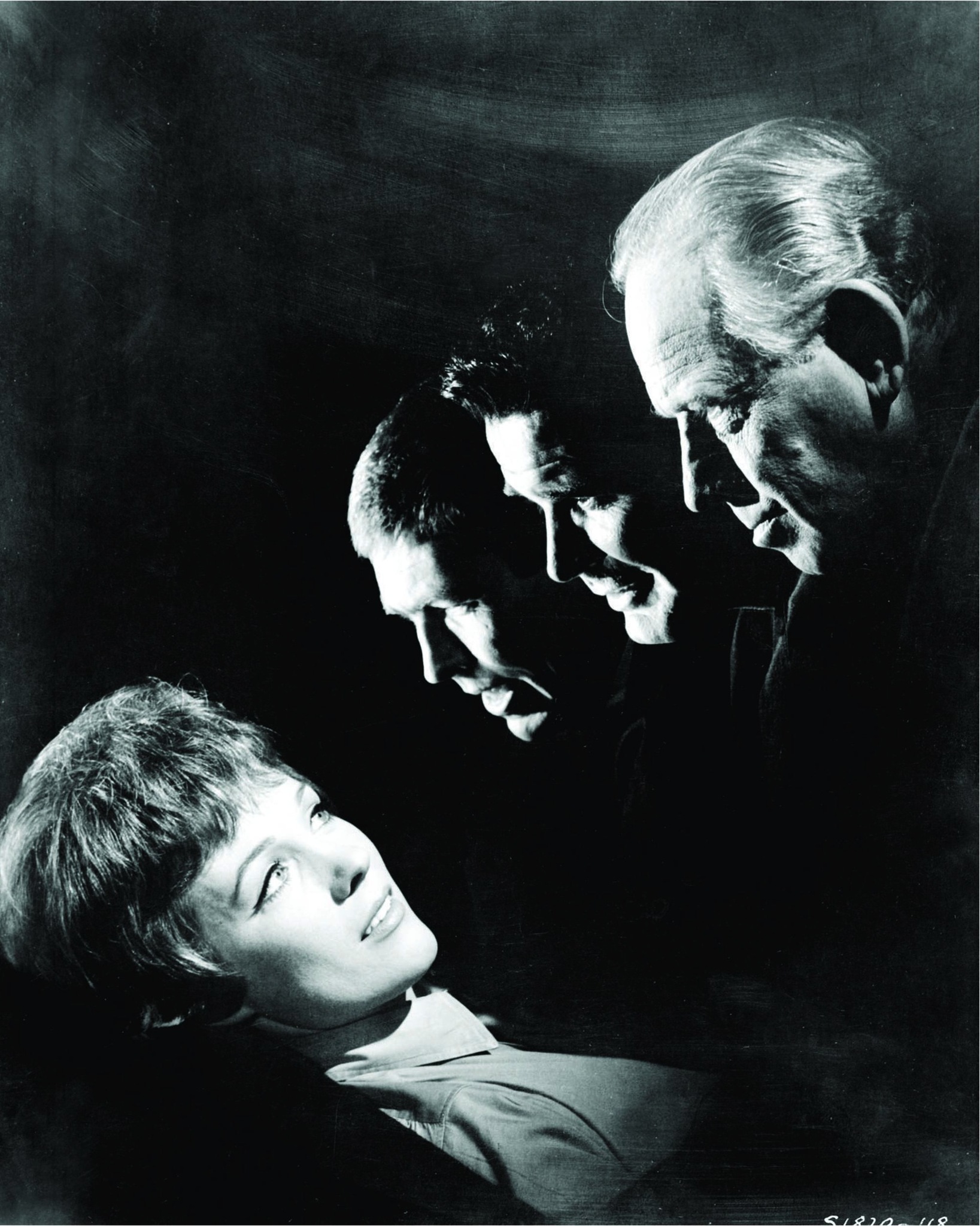 Still of Julie Andrews, James Coburn and James Garner in The Americanization of Emily (1964)
