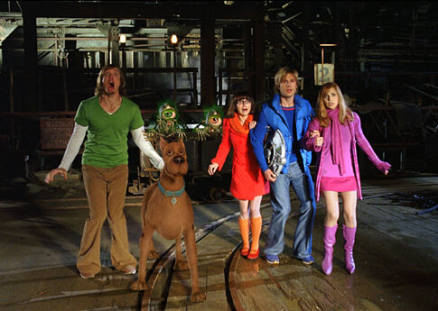 Still of Matthew Lillard, Sarah Michelle Gellar, Linda Cardellini and Freddie Prinze Jr. in Scooby-Doo 2: Monsters Unleashed (2004)
