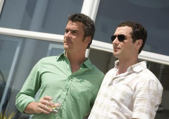 Still of Balthazar Getty and Matthew Rhys in Brothers & Sisters (2006)