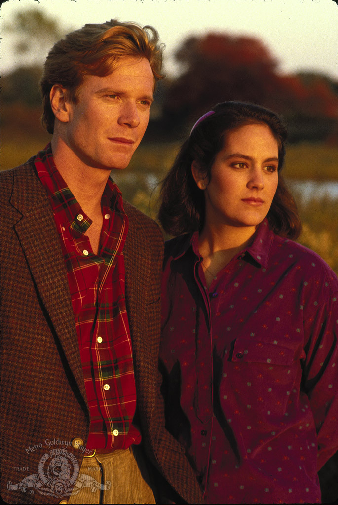 Still of Annabeth Gish and William R. Moses in Mystic Pizza (1988)