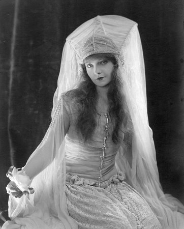 Lillian Gish C. 1918, **I.V.