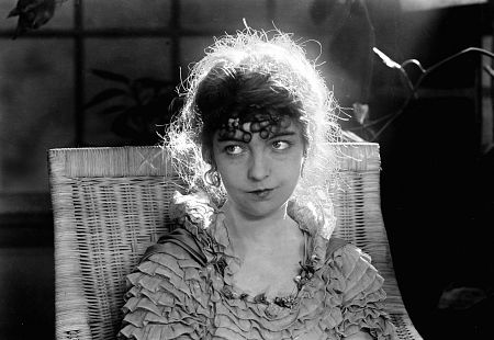 Lillian Gish, circa 1915, **I.V.