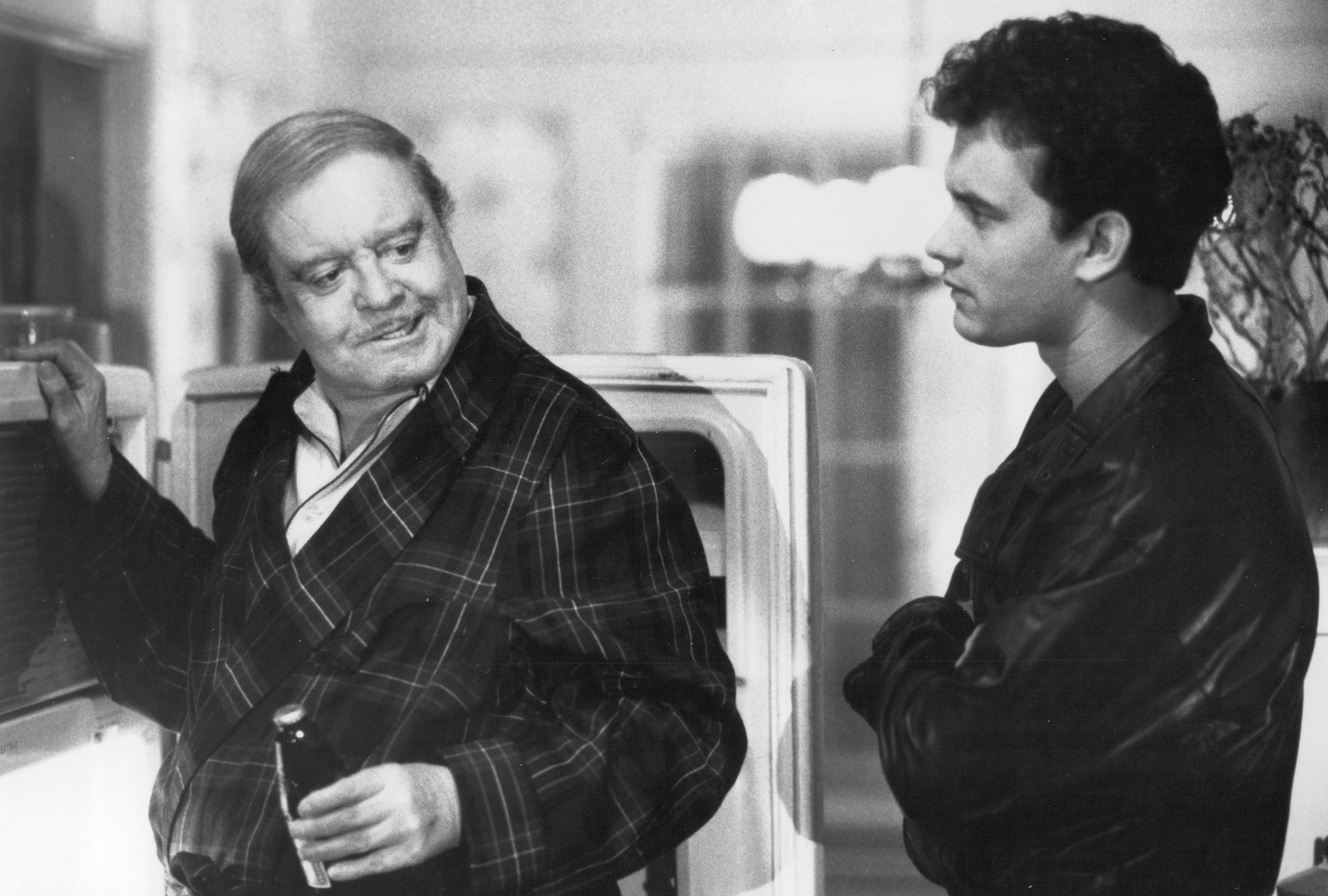 Still of Tom Hanks and Jackie Gleason in Nothing in Common (1986)