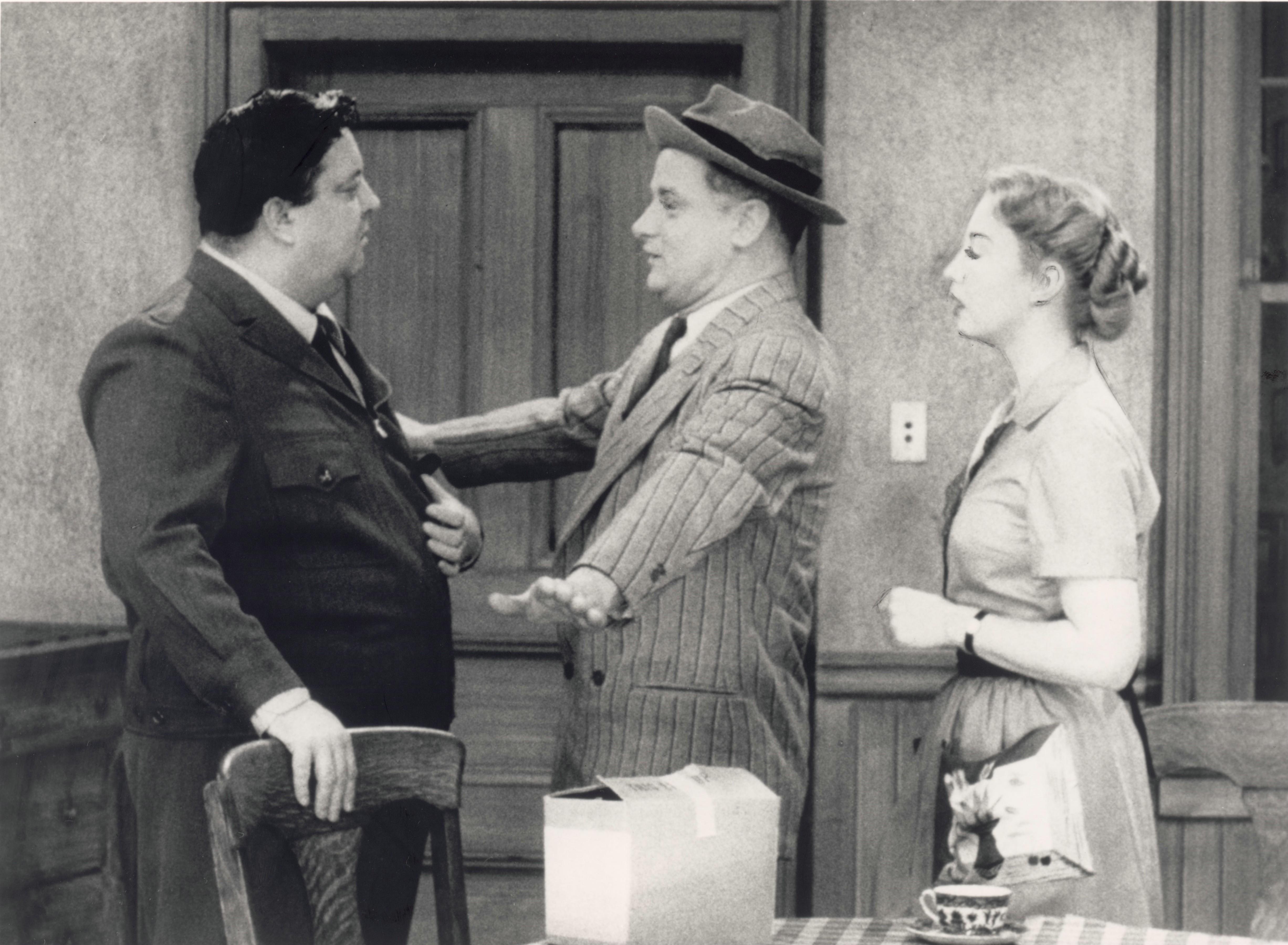 Still of Jackie Gleason and Art Carney in The Honeymooners (1955)